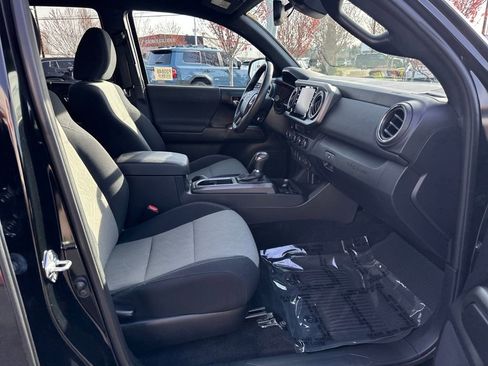 Certified 2021 Toyota Tacoma TRD Off-Road w/ Technology Package image 17