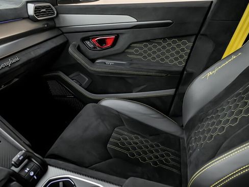 Used 2023 Lamborghini Urus Performante AWD/4WD image 39