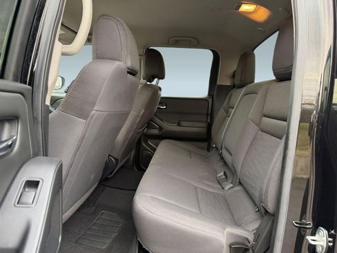 Used 2024 Nissan Frontier SV image 15