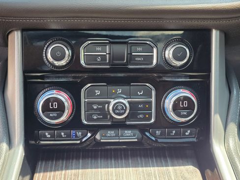 Used 2021 GMC Yukon XL Denali w/ Denali Premium Package AWD/4WD image 18