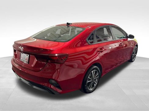 Used 2024 Kia Forte LXS w/ LXS Technology Package FWD image 5