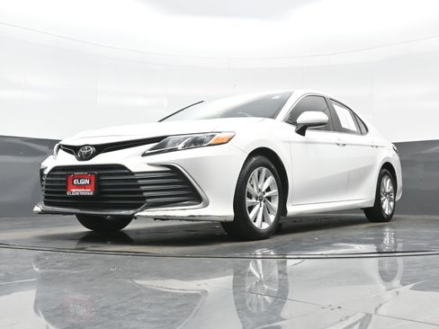 Used 2022 Toyota Camry LE FWD image 27