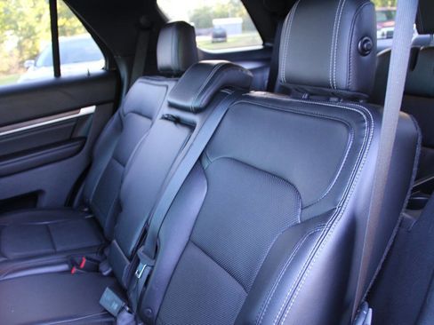 Used 2017 Ford Explorer Limited image 22