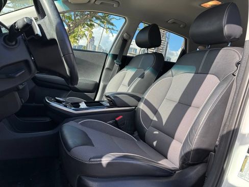 Used 2022 Kia Niro EX FWD image 8