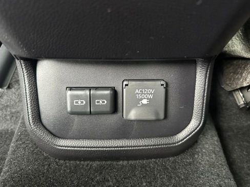 New 2026 Toyota Highlander Platinum image 16