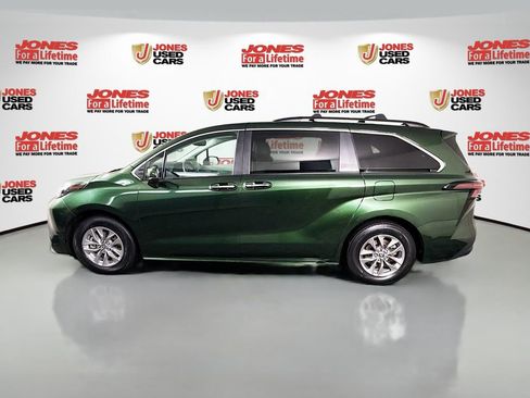 Certified 2024 Toyota Sienna XLE image 15