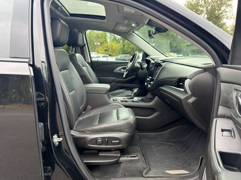 Used 2021 Chevrolet Traverse RS w/ LPO, Floor Liner Package AWD/4WD image 14