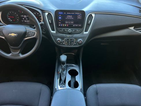 Used 2022 Chevrolet Malibu LT FWD image 4