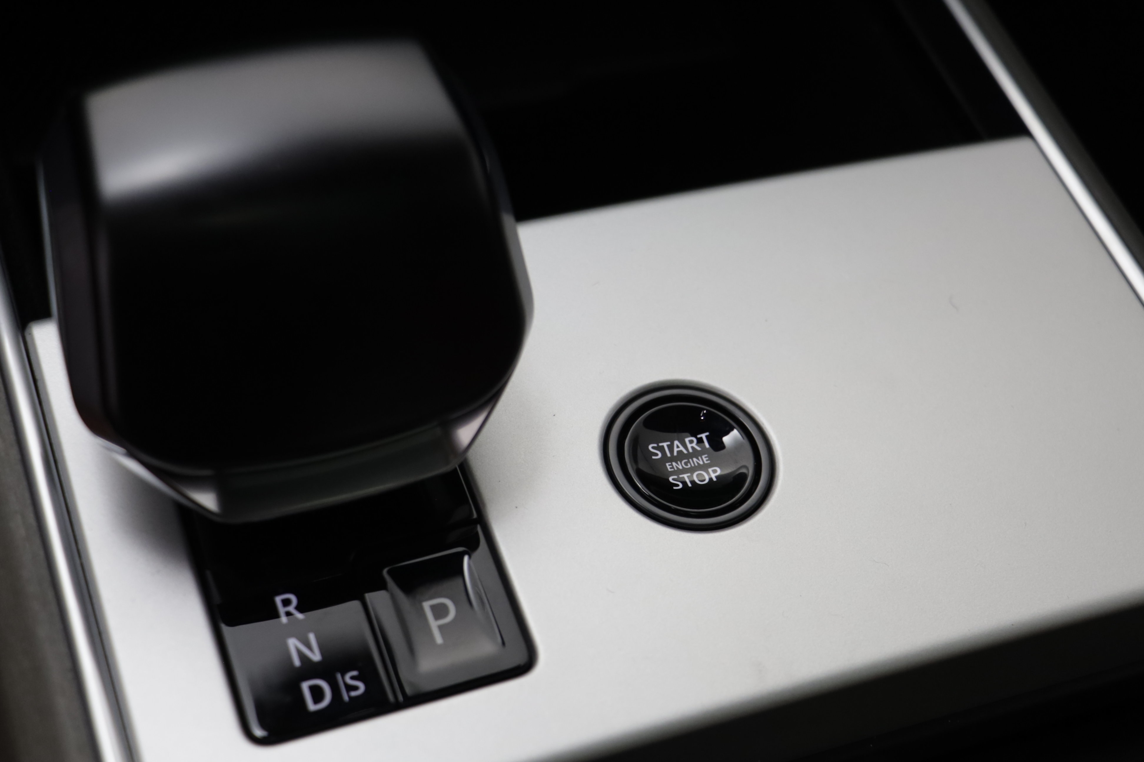 New 2026 Land Rover Range Rover SV AWD/4WD image 17