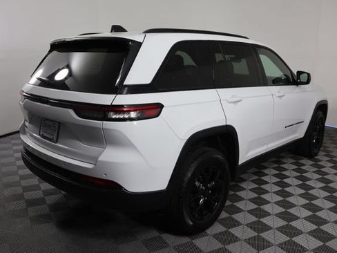 Used 2024 Jeep Grand Cherokee Altitude AWD/4WD image 8