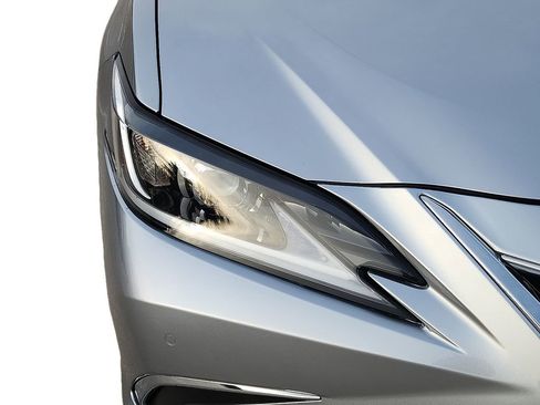 Used 2023 Lexus ES 350 w/ Premium Package image 10