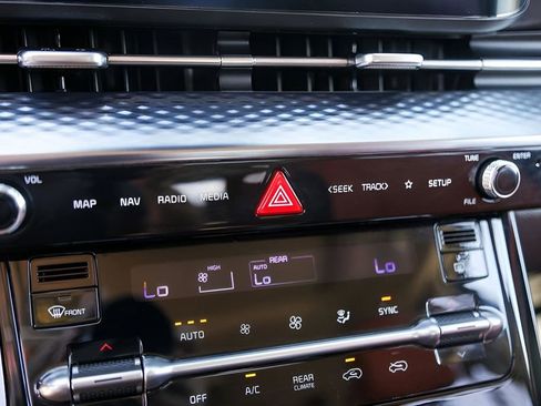 Used 2023 Kia Carnival SX Prestige image 20