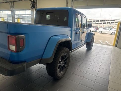 Used 2025 Jeep Gladiator Sport AWD/4WD image 17