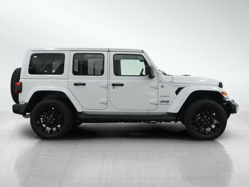 Used 2024 Jeep Wrangler Unlimited Sahara w/ Technology Group AWD/4WD image 6