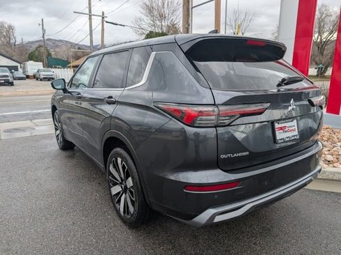 Used 2025 Mitsubishi Outlander SE image 5