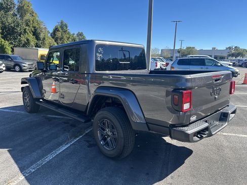 New 2025 Jeep Gladiator Sport image 5