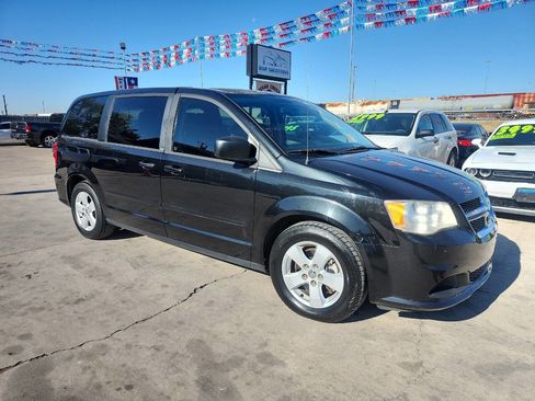 Used 2013 Dodge Grand Caravan SE image 2
