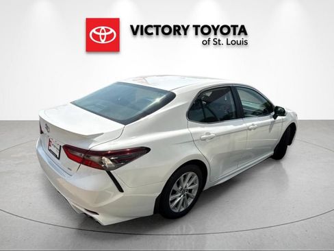 Used 2023 Toyota Camry SE FWD image 3