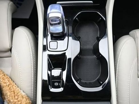 Used 2023 Volvo XC40 B5 Plus w/ Climate Package image 10