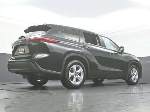 Used 2021 Toyota Highlander LE AWD/4WD image 45