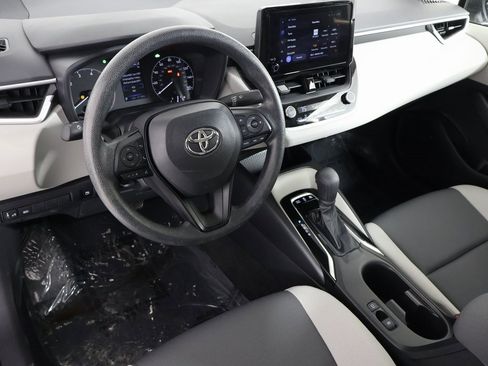 Used 2023 Toyota Corolla LE image 2