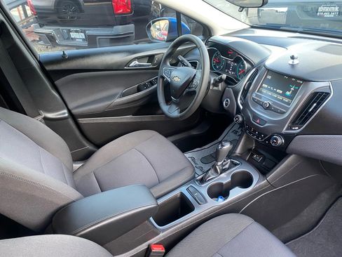 Used 2018 Chevrolet Cruze LT w/ Convenience Package image 26