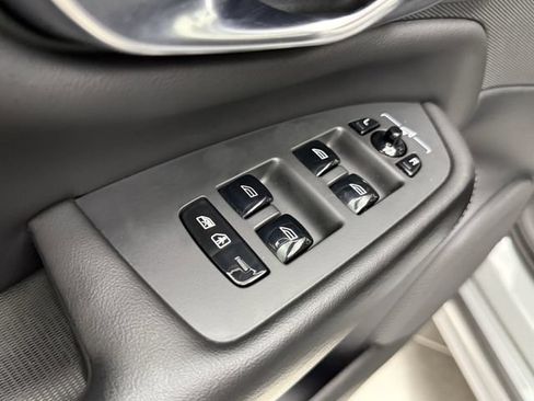 Certified 2024 Volvo XC90 T8 Plus AWD/4WD image 11