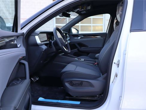 New 2026 Volkswagen Tiguan SE R-Line image 11