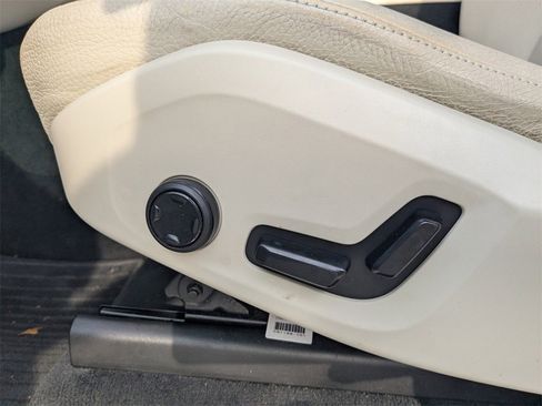 Used 2018 Volvo XC90 T6 Momentum w/ Convenience Package image 26