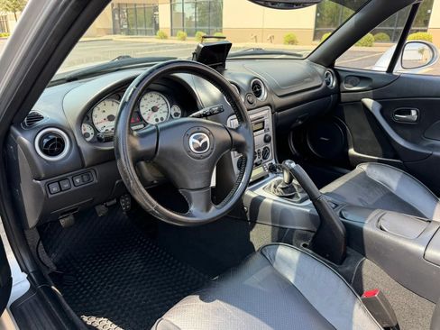 Used 2005 MAZDA MX-5 Miata LS RWD image 12