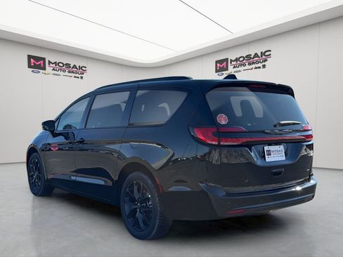 New 2026 Chrysler Pacifica Select image 4