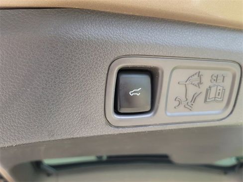 Used 2020 Ford Expedition Limited image 13