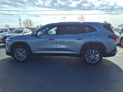 Used 2025 Buick Enclave Preferred image 4