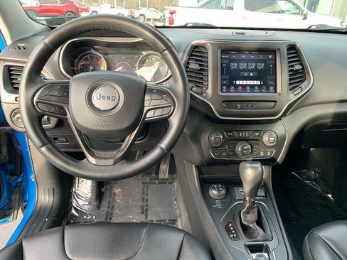 Used 2019 Jeep Cherokee Trailhawk w/ Cold Weather Group image 19