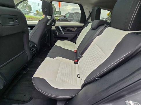 Used 2025 Land Rover Discovery Sport S image 21