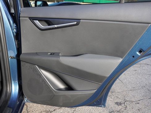 Used 2023 Kia Niro SX Touring image 27