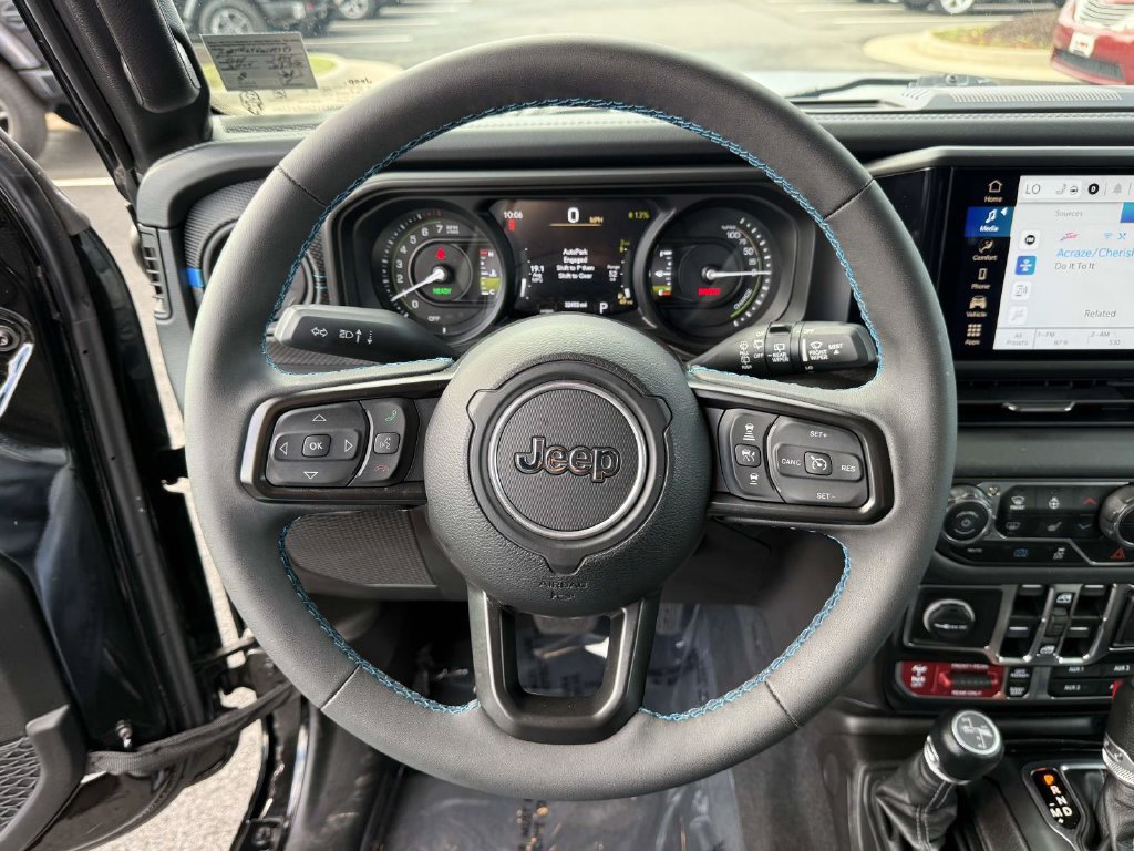 Used 2024 Jeep Wrangler Unlimited Rubicon 4xe w/ Convenience Group AWD/4WD image 17