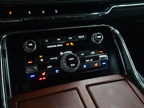 Used 2022 Lincoln Navigator L Reserve w/ Equipment Group 201A image 27