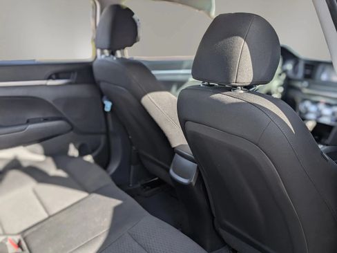 Used 2019 Hyundai Elantra SE w/ Cargo Package FWD image 18