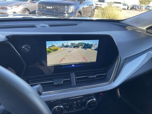 Used 2025 Chevrolet Trax LT w/ Driver Confidence Package image 17