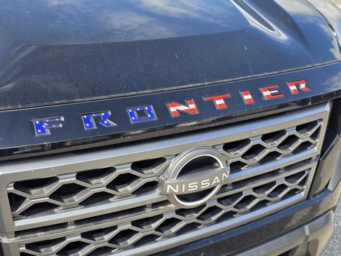 Used 2022 Nissan Frontier SV RWD image 5