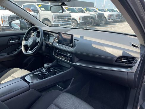 Used 2024 Nissan Rogue SV FWD image 18