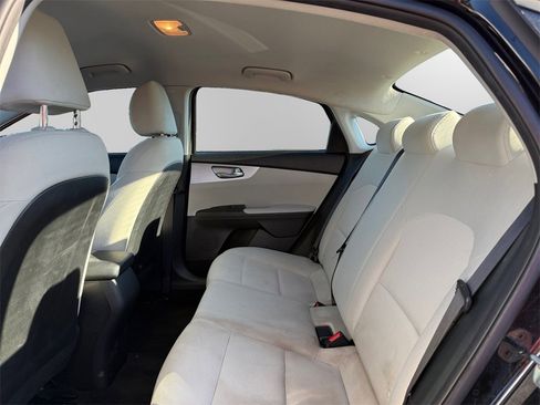 Used 2023 Kia Forte LXS w/ LXS Technology Package image 13
