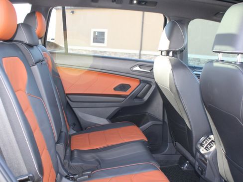 Used 2021 Volkswagen Tiguan SEL Premium R-Line image 10