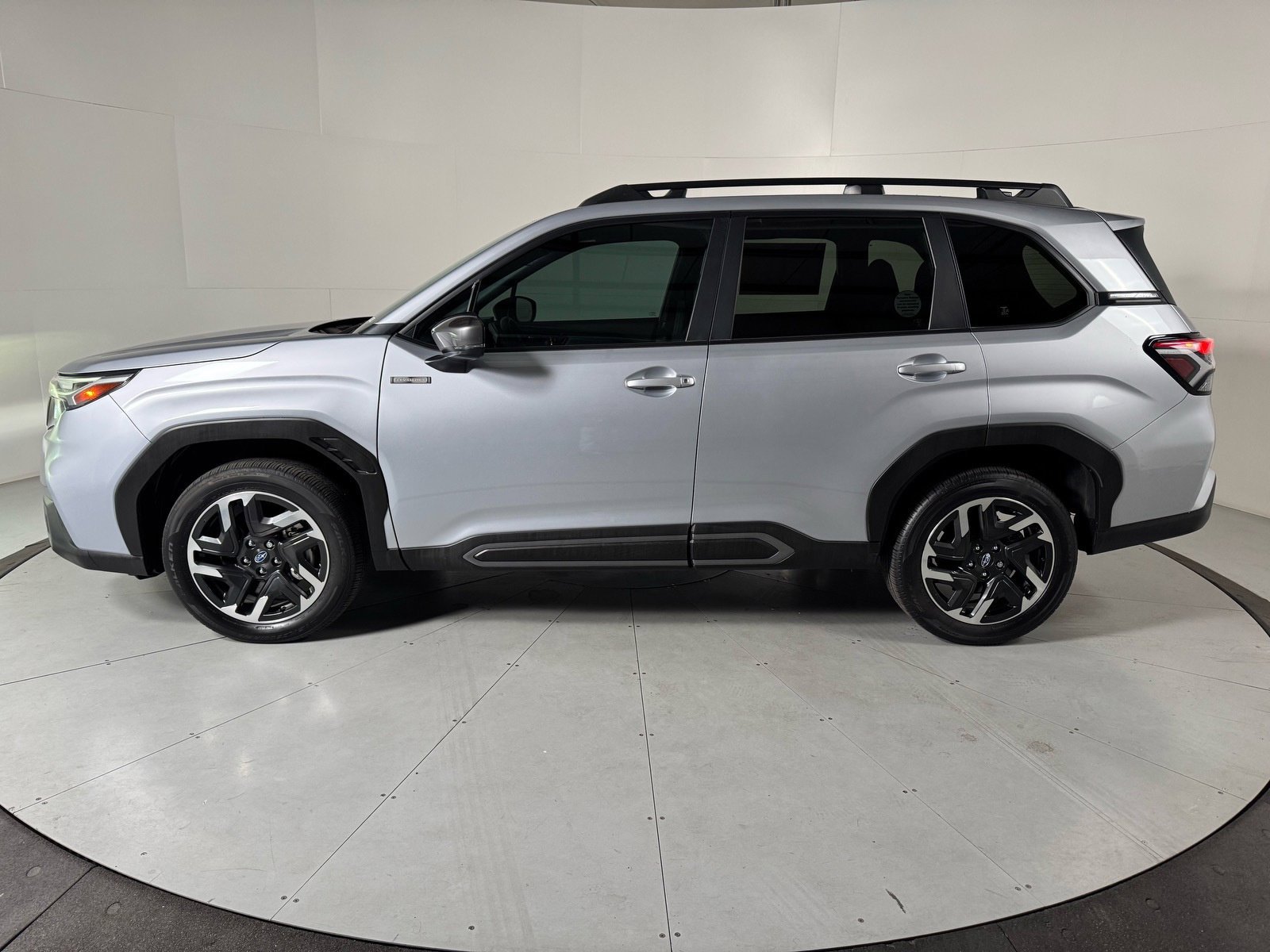Certified 2025 Subaru Forester Limited w/ Popular Package AWD/4WD image 2