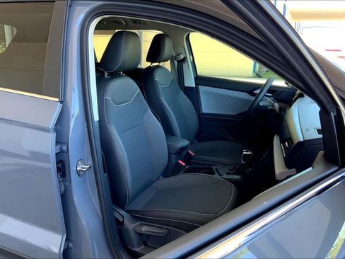 Used 2024 Volkswagen Taos SE w/ Panoramic Sunroof Package image 9