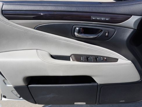 Used 2017 Lexus LS 460 w/ Comfort Package image 22