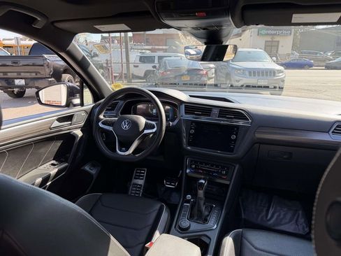 Used 2023 Volkswagen Tiguan SEL R-Line image 17