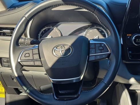 Used 2021 Toyota Highlander XLE image 20