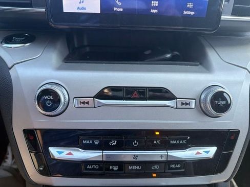 Used 2023 Ford Explorer XLT w/ Equipment Group 202A AWD/4WD image 23